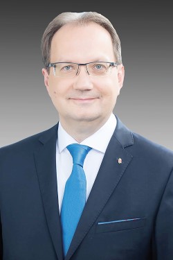 Dr. Hoppál Péter